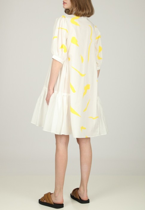 Товар бежевого цвета с внутренней стороны