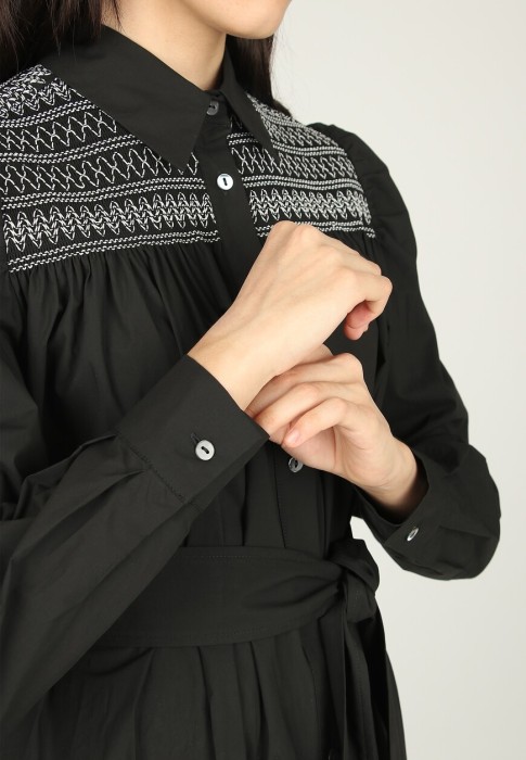 Товар черного цвета с внутренней стороны