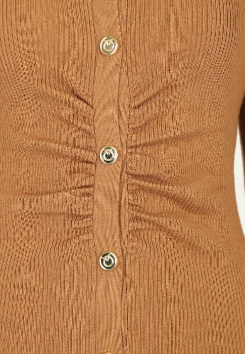 Товар коричневого цвета с внутренней стороны