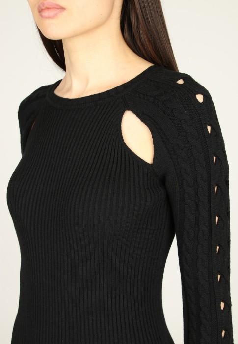 Товар черного цвета с внутренней стороны