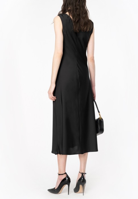 Товар черного цвета с внутренней стороны