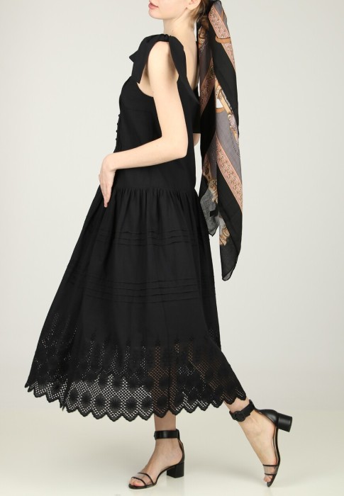 Товар черного цвета с внутренней стороны