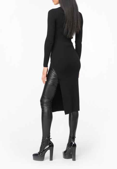 Товар черного цвета с внутренней стороны