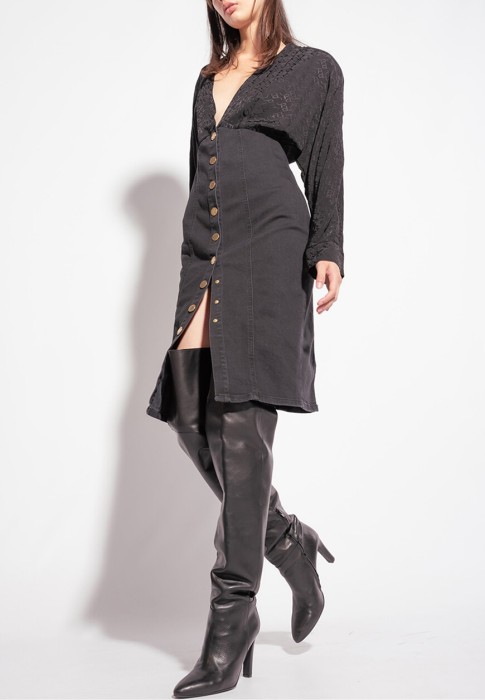 Товар черного цвета с внутренней стороны