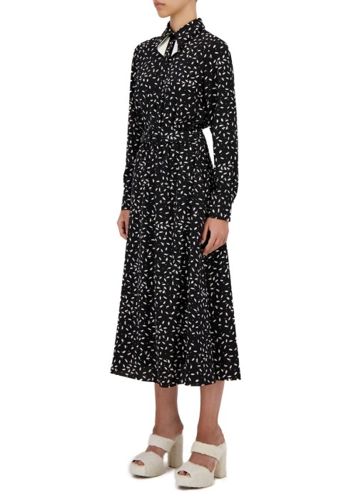 Товар черного цвета с внутренней стороны