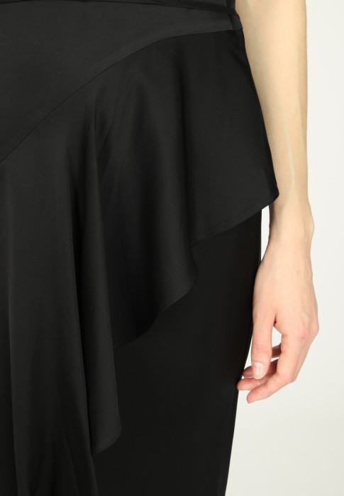 Товар черного цвета с внутренней стороны