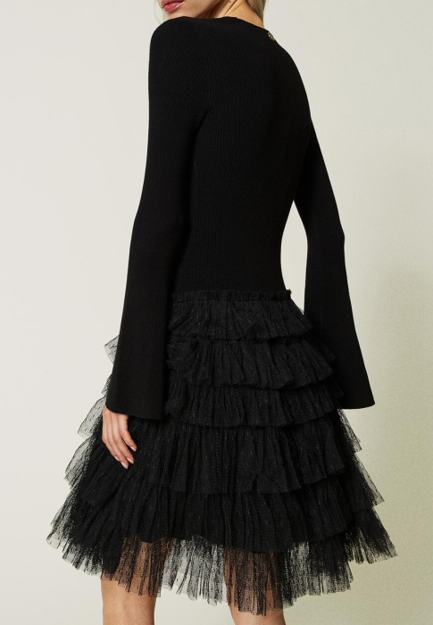 Товар черного цвета с внутренней стороны