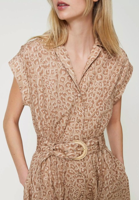 Товар бежевого цвета с внутренней стороны