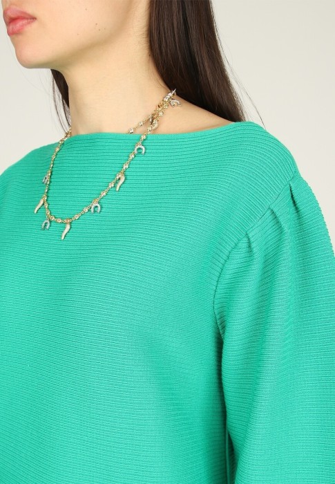 Товар зеленого цвета с внутренней стороны