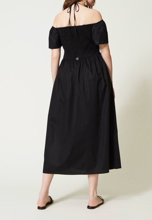 Товар черного цвета с внутренней стороны