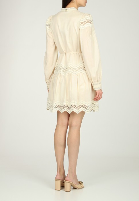 Товар белого цвета с внутренней стороны