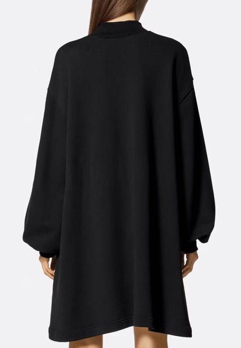 Товар черного цвета с внутренней стороны