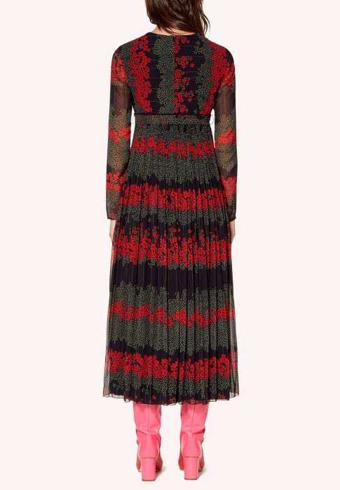 Товар черного цвета с внутренней стороны