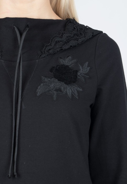 Товар черного цвета с внутренней стороны