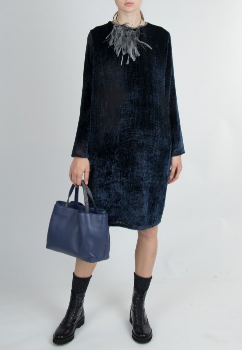 Товар синего цвета с внутренней стороны