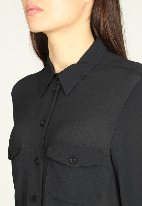 Товар черного цвета с внутренней стороны