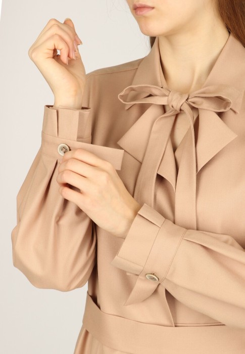 Товар коричневого цвета с внутренней стороны