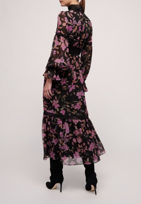 Товар черного цвета с внутренней стороны