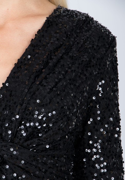 Товар черного цвета с внутренней стороны