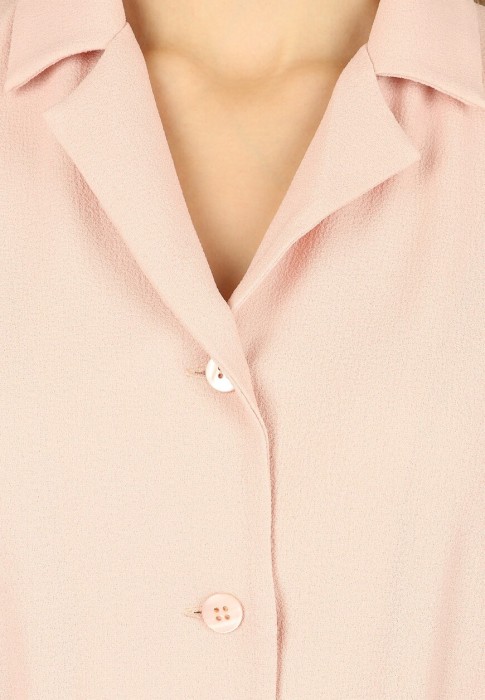 Товар бежевого цвета с внутренней стороны