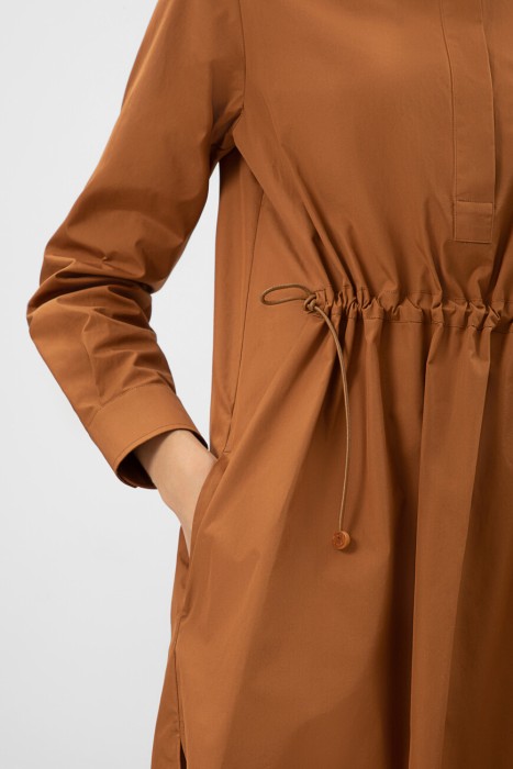 Товар коричневого цвета с внутренней стороны