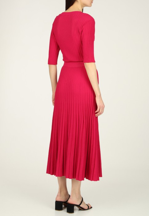 Товар розового цвета с внутренней стороны