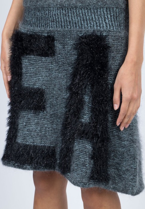 Товар серого цвета с внутренней стороны