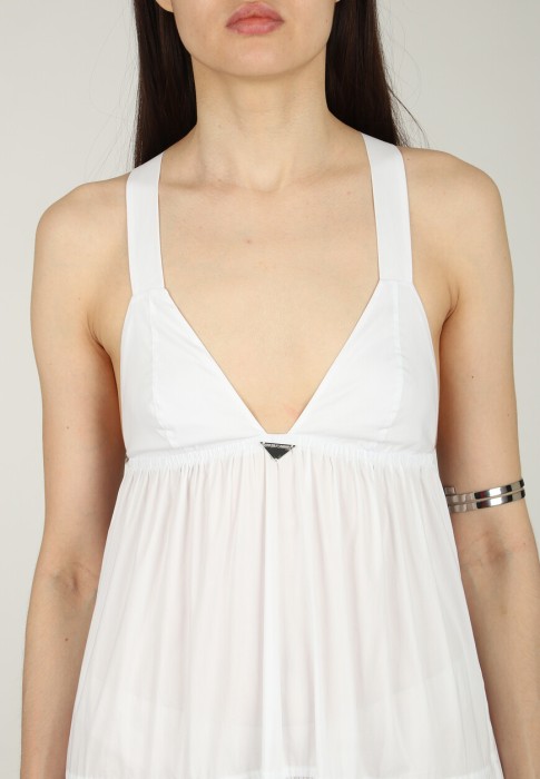 Товар белого цвета с внутренней стороны