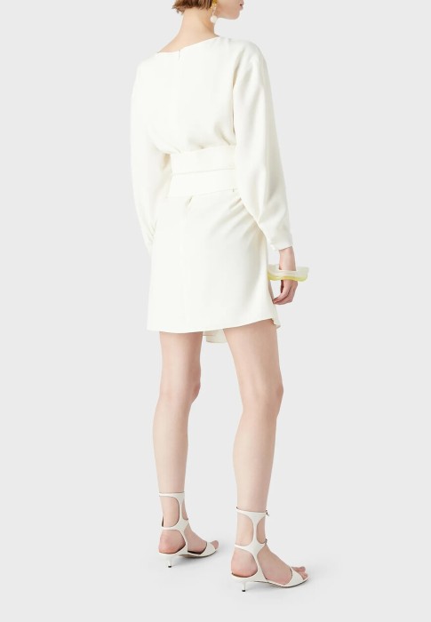 Товар белого цвета с внутренней стороны