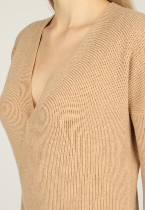 Товар коричневого цвета с внутренней стороны