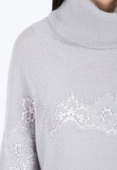 Товар серого цвета с внутренней стороны