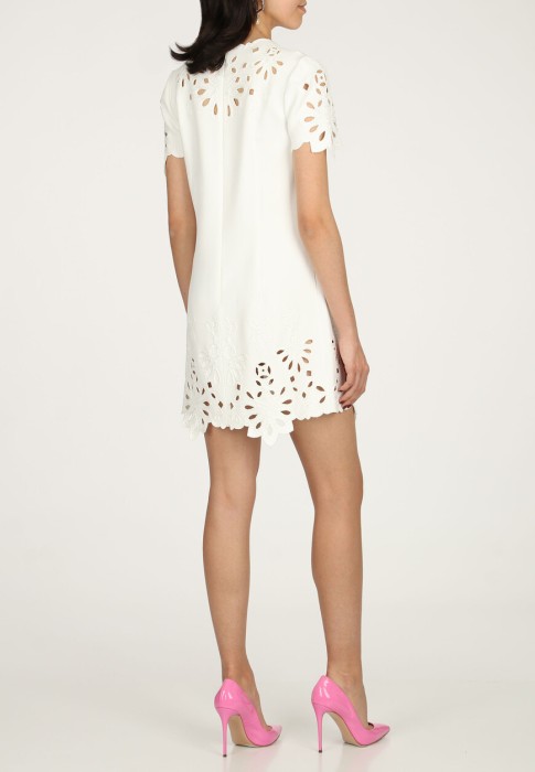 Товар белого цвета с внутренней стороны