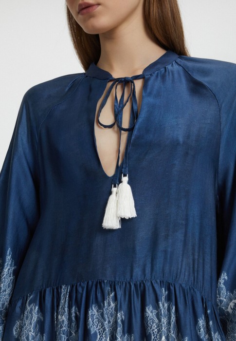 Товар синего цвета с внутренней стороны