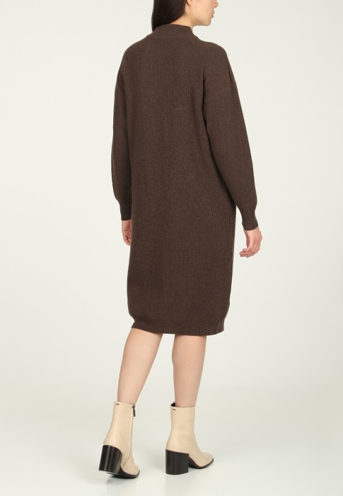 Товар коричневого цвета с внутренней стороны