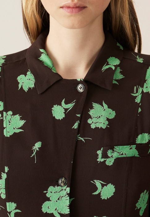 Товар черного цвета с внутренней стороны