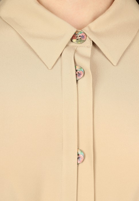 Товар бежевого цвета с внутренней стороны