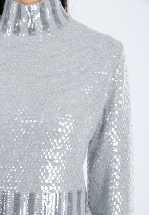 Товар серого цвета с внутренней стороны