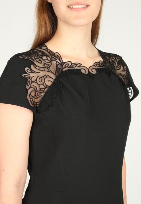 Товар черного цвета с внутренней стороны