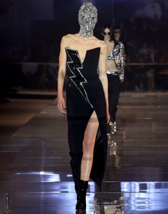 Товар черного цвета с внутренней стороны