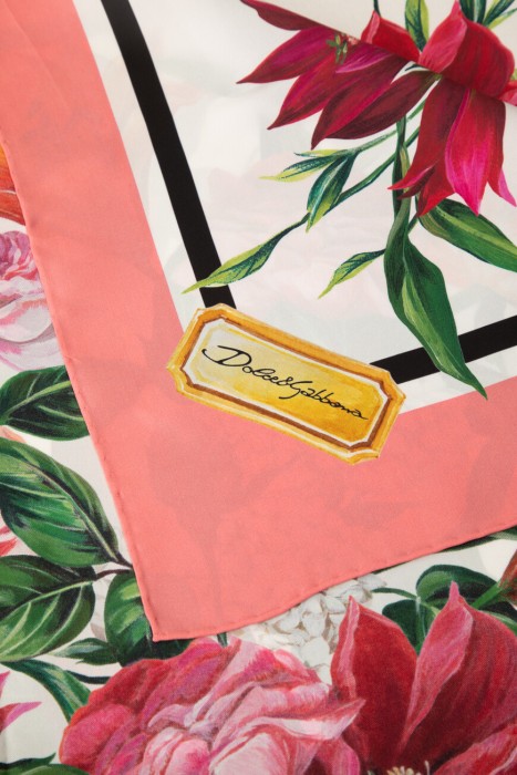 Товар разноцветного цвета с внутренней стороны