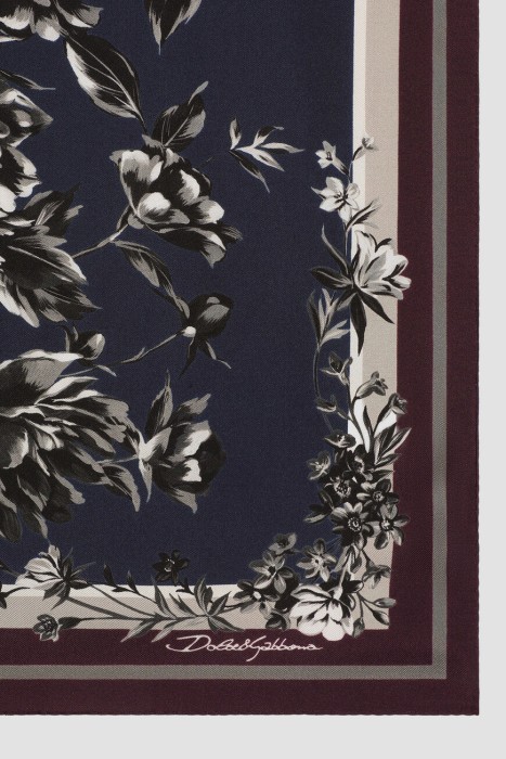 платок  от бренда dolce & gabbana вид слева