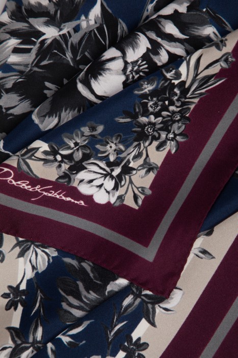 платок  от бренда dolce & gabbana вид слева