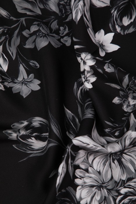 платок  от бренда dolce & gabbana вид слева