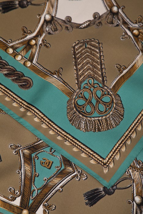 Товар разноцветного цвета с внутренней стороны