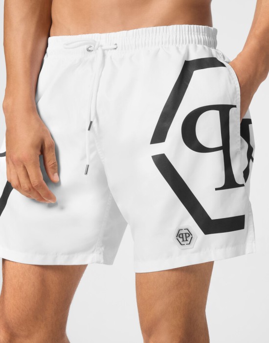 Товар белого цвета с внутренней стороны