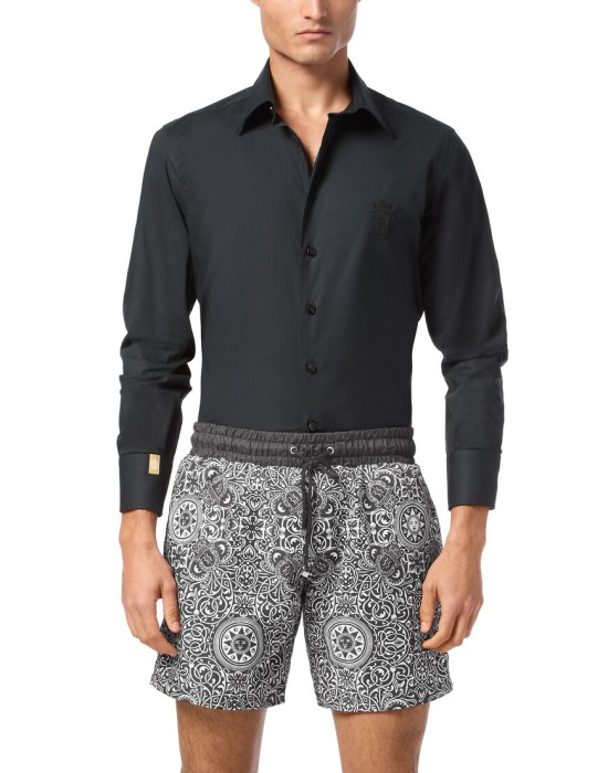 Товар черного цвета с внутренней стороны