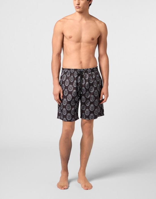 Товар черного цвета с внутренней стороны