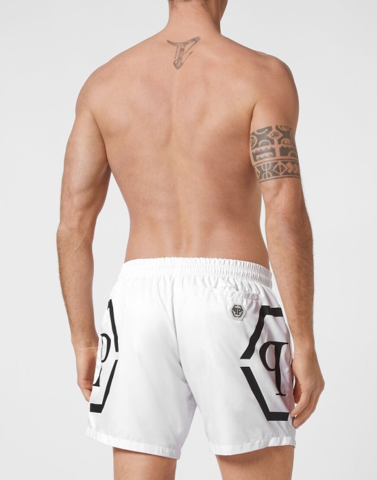 Товар белого цвета с внутренней стороны