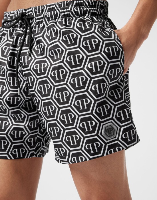 Товар черного цвета с внутренней стороны