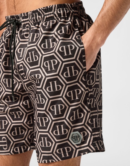 Товар черного цвета с внутренней стороны